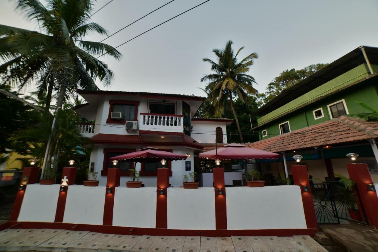 Big Daddy'S Inn Candolim Luaran gambar